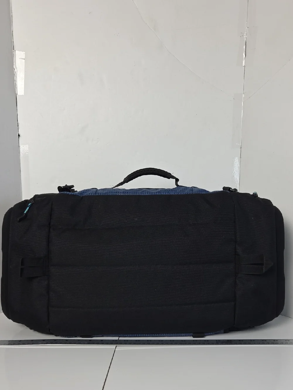 Oakley Link 35L Black and Blue Men's Duffel with Teal Logo